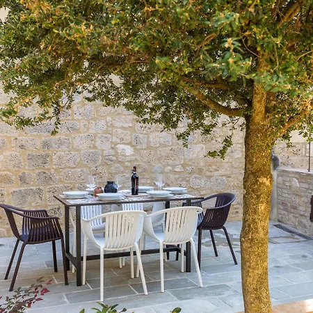 Villa Casa Costarella - *