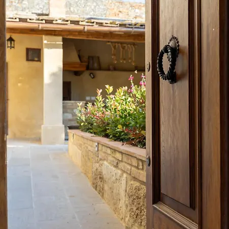 Casa Costarella - *